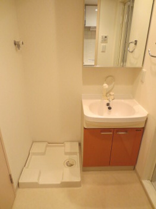 物件内観写真13　(洗濯機置場)