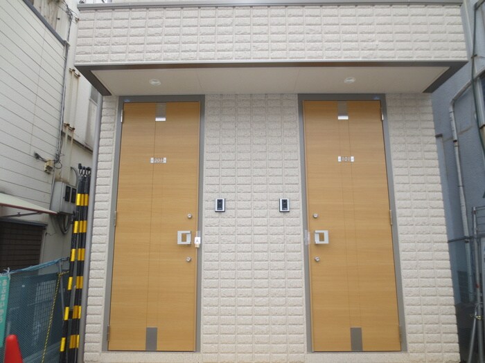 物件外観写真5　(エントランス部分)