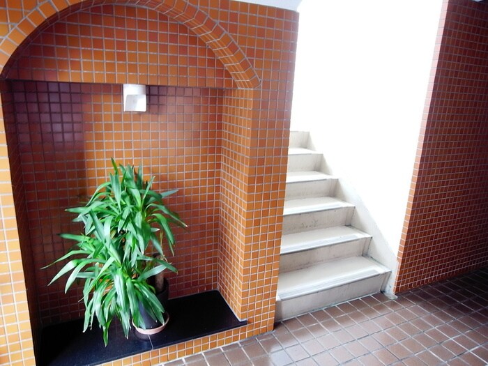 物件外観写真5　(エントランス部分)