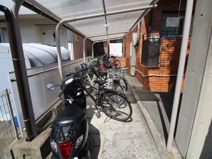 物件外観写真6　(駐輪場)