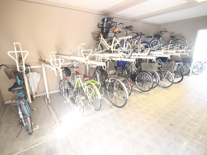 物件外観写真3　(駐輪場)