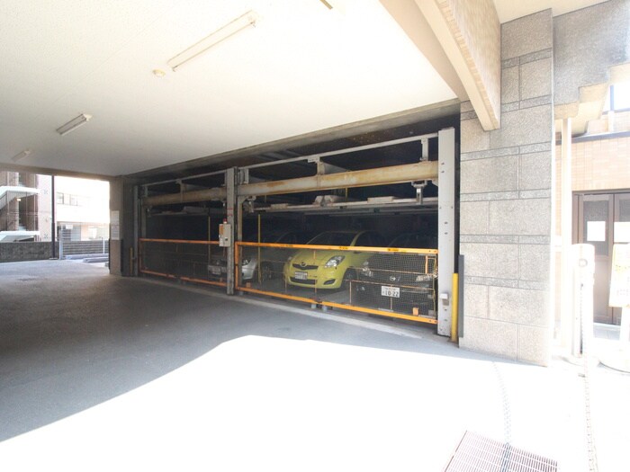 物件外観写真6　(駐車場)