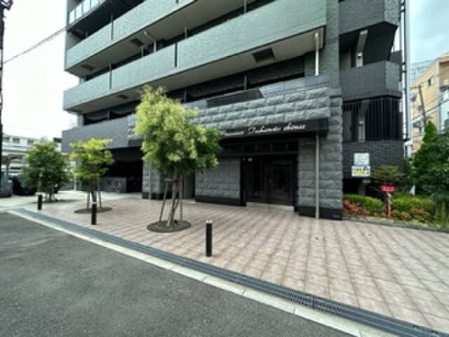 物件外観写真2　(エントランス部分)