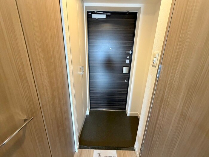 物件内観写真12　(玄関)
