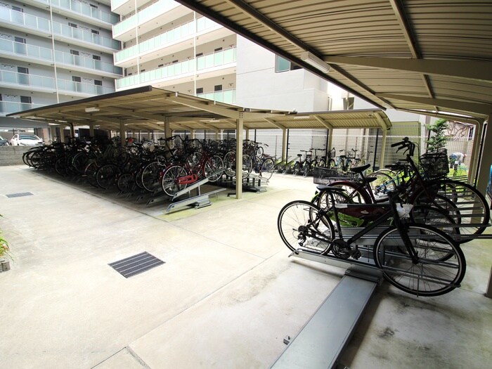 物件外観写真3　(駐輪場)