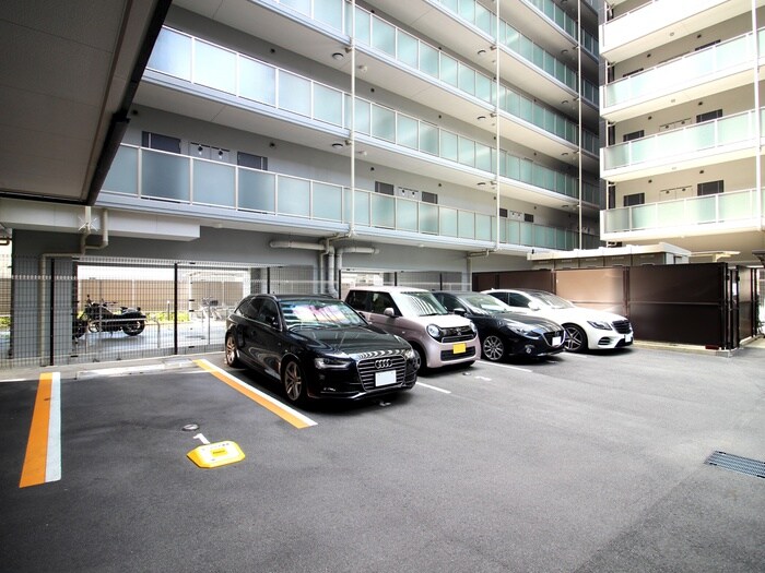 物件外観写真4　(駐車場)
