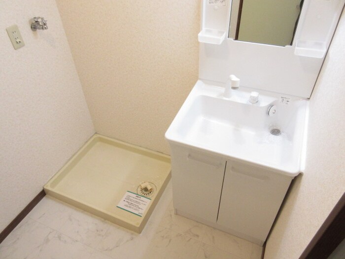 物件内観写真8　(洗濯機置場)