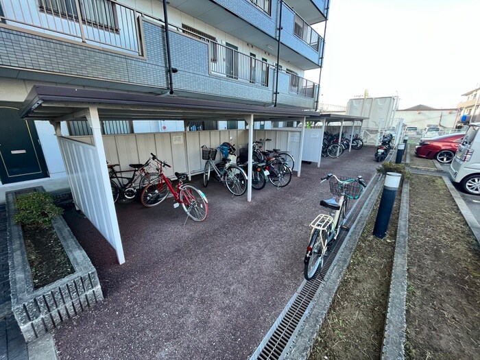 物件外観写真6　(駐輪場)