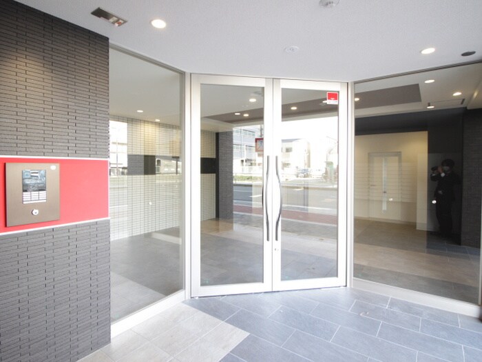 物件外観写真4　(エントランス部分)