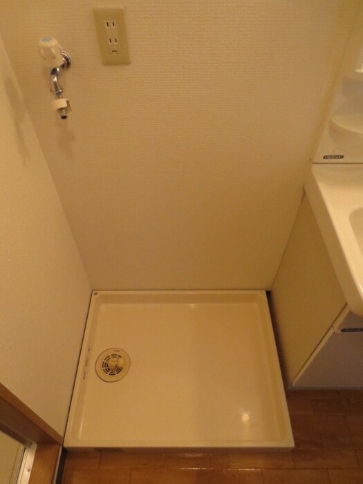 物件内観写真13　(洗濯機置場)