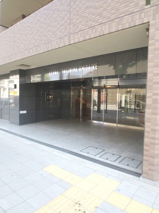 物件外観写真4　(エントランス部分)