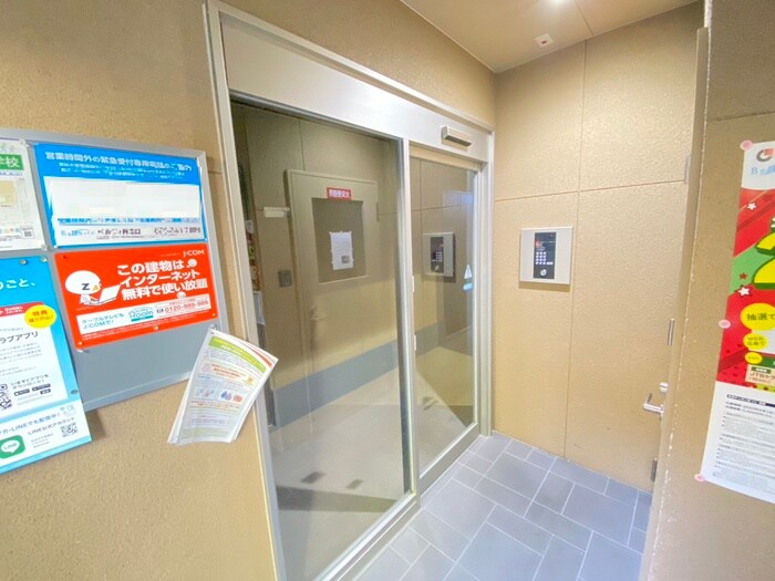 物件外観写真2　(エントランス部分)