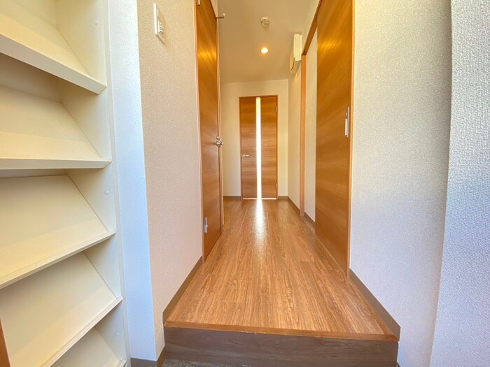 物件内観写真9　(玄関)