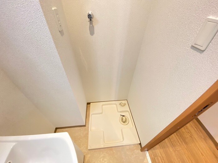 物件内観写真17　(洗濯機置場)