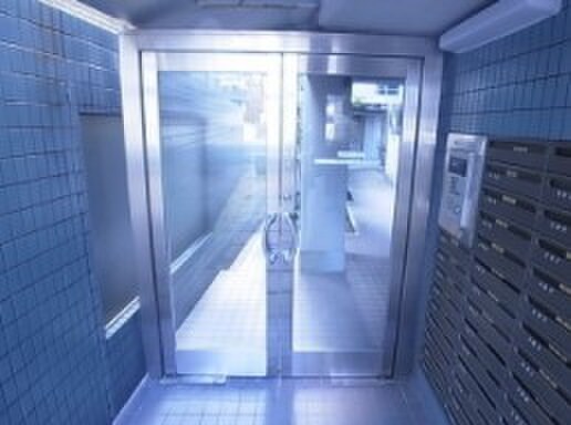 物件外観写真4　(エントランス部分)