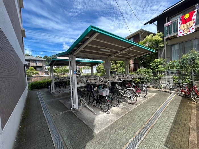 物件外観写真4　(駐輪場)