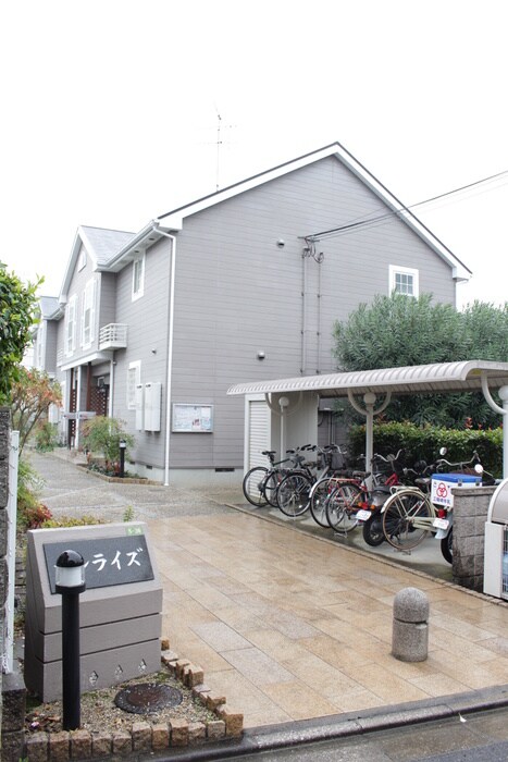 物件外観写真3　(エントランス部分)