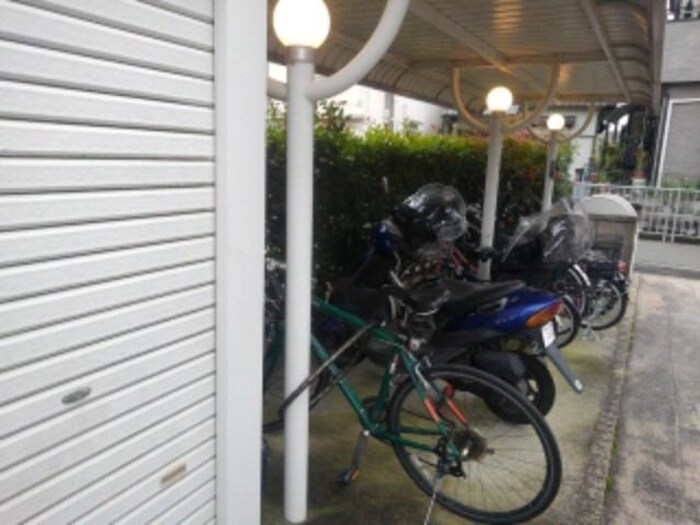 物件外観写真5　(駐輪場)