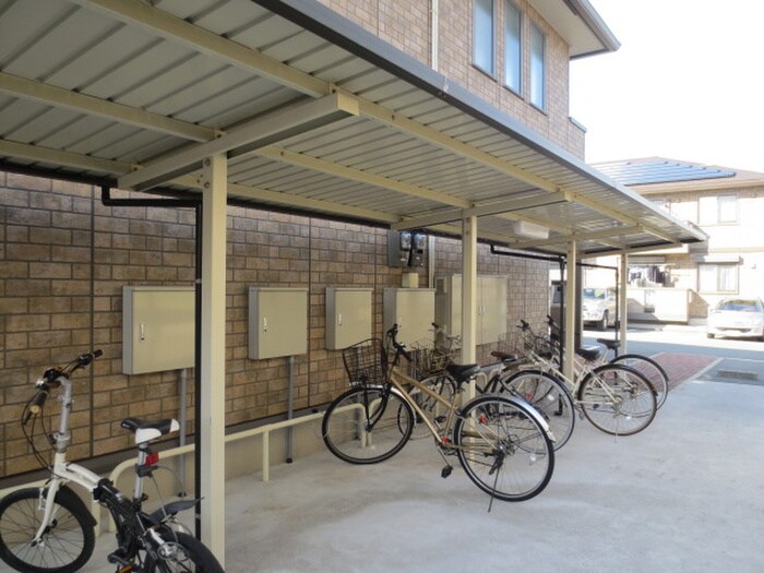 物件外観写真3　(駐輪場)
