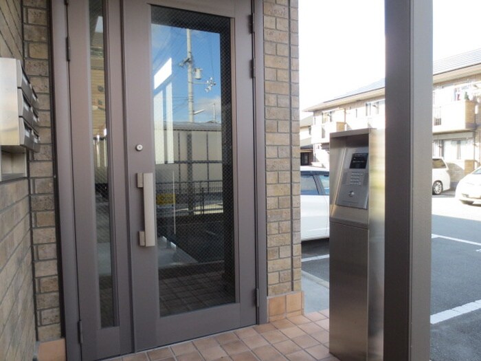 物件外観写真6　(エントランス部分)