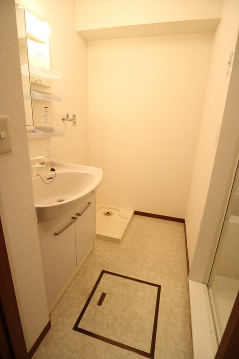 物件内観写真13　(洗濯機置場)