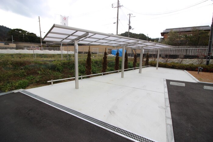 物件外観写真5　(駐輪場)