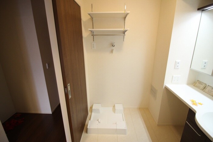 物件内観写真16　(洗濯機置場)