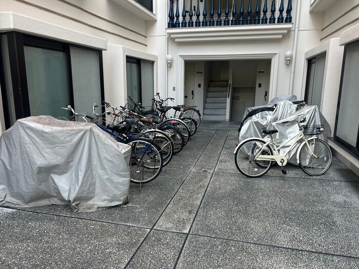 物件外観写真3　(駐輪場)