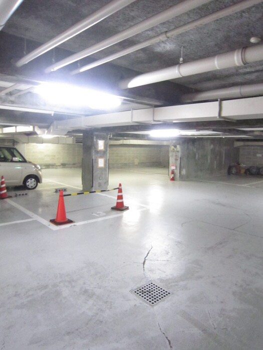 物件外観写真5　(駐車場)