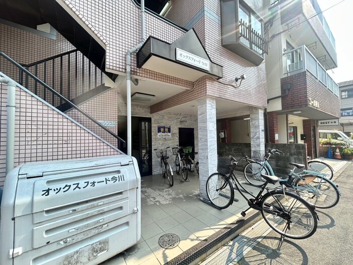 物件外観写真2　(エントランス部分)