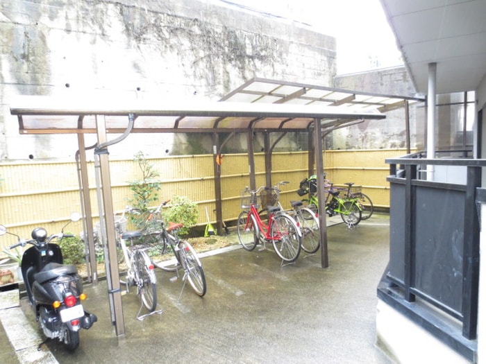 物件外観写真2　(駐輪場)