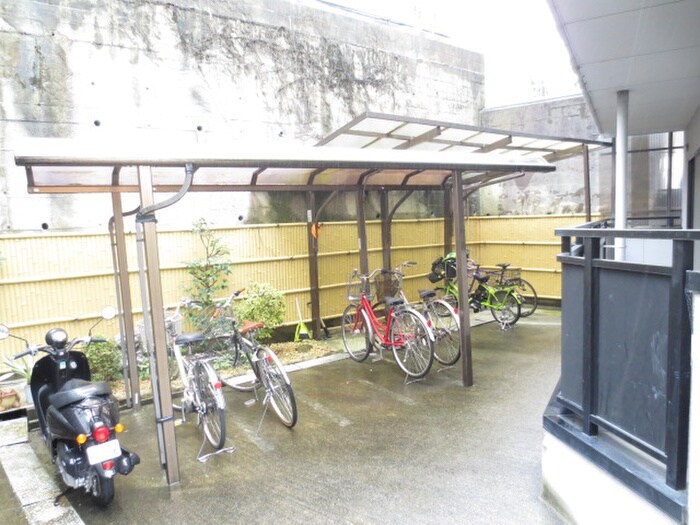 物件外観写真2　(駐輪場)
