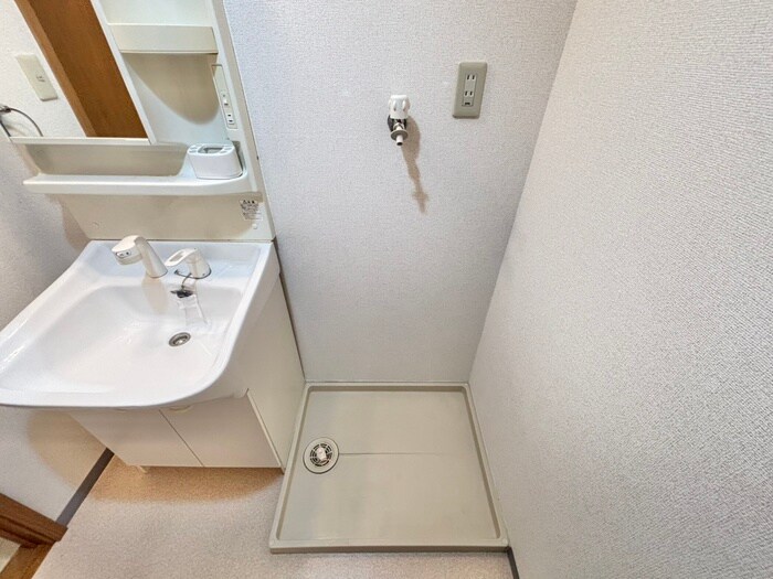 物件内観写真13　(洗濯機置場)