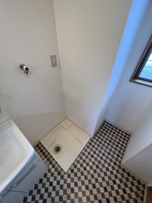 物件内観写真8　(洗濯機置場)