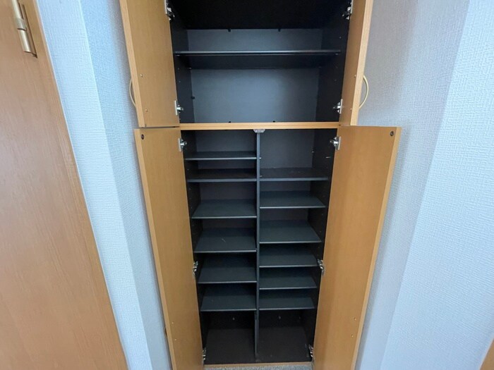 物件内観写真8　(靴箱)