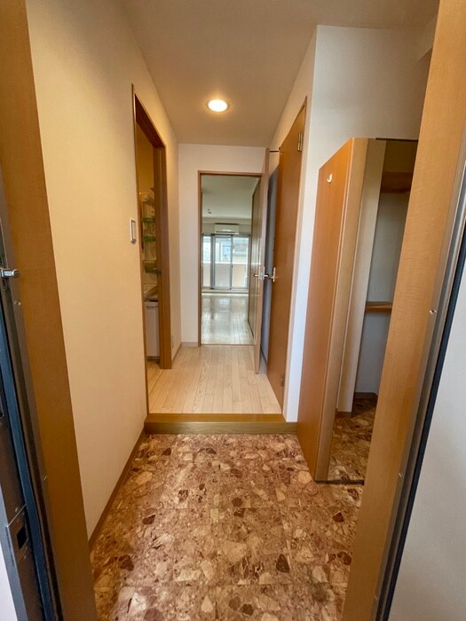 物件内観写真16　(玄関)