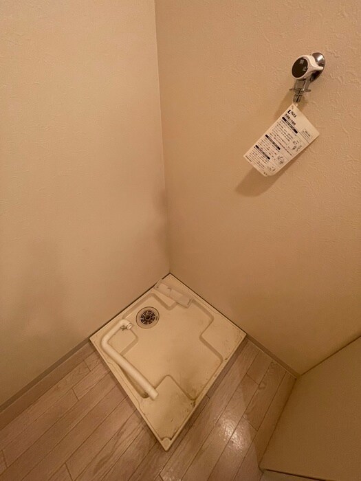 物件内観写真18　(洗濯機置場)