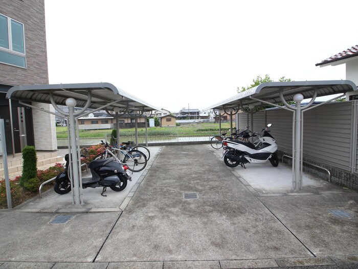 物件外観写真6　(駐輪場)