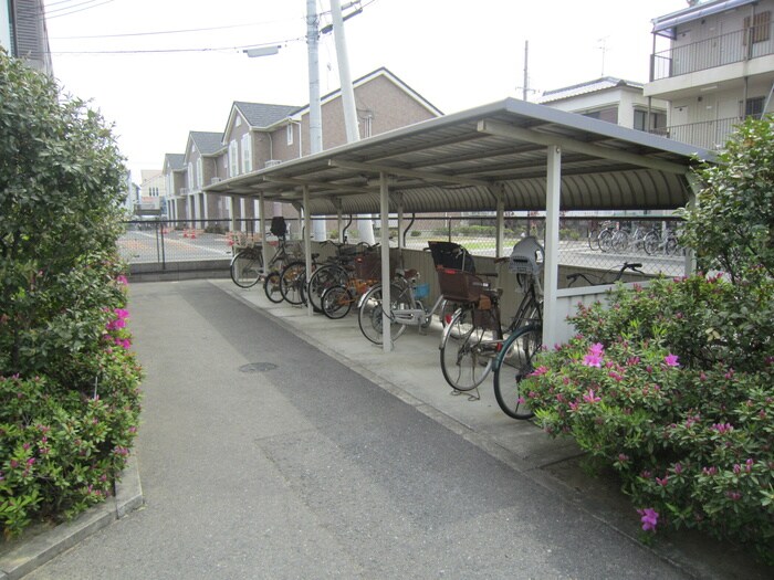 物件外観写真3　(駐輪場)