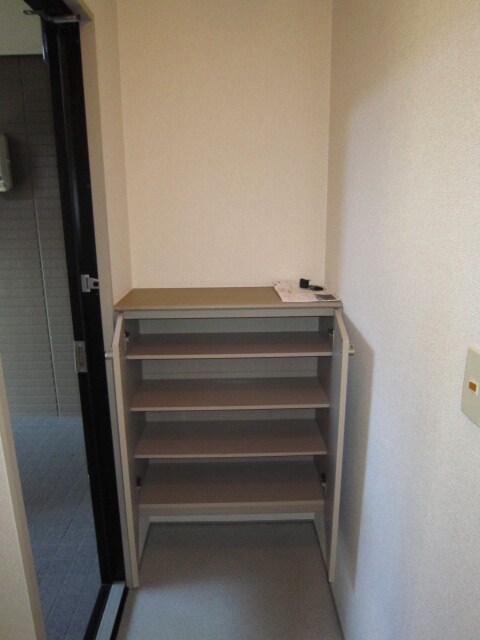 物件内観写真7　(靴箱)