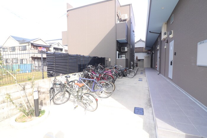 物件外観写真5　(駐輪場)