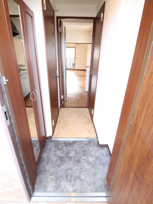 物件内観写真8　(玄関)