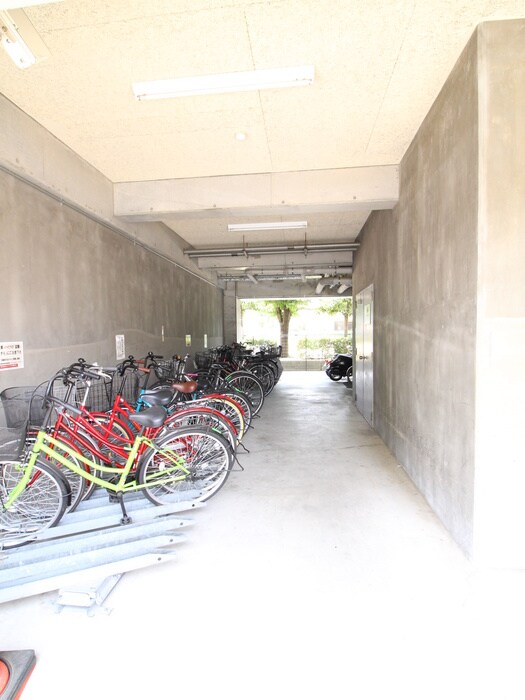 物件外観写真4　(駐輪場)