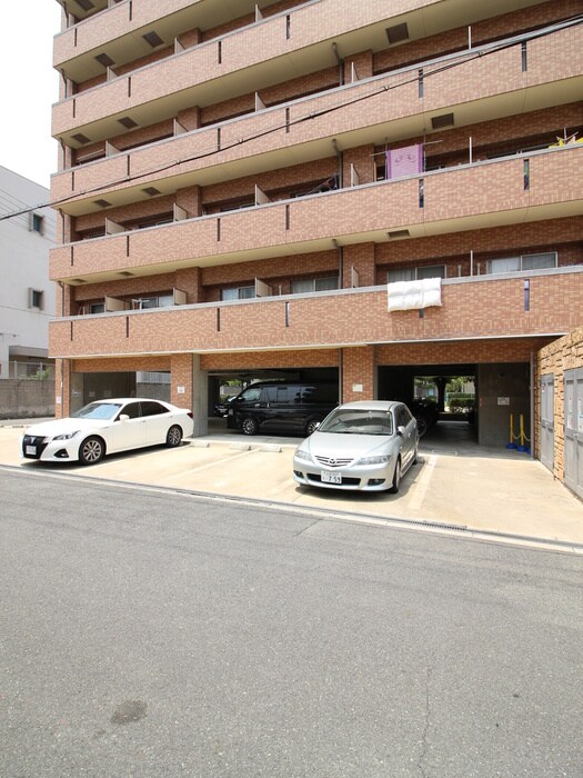 物件外観写真5　(駐車場)