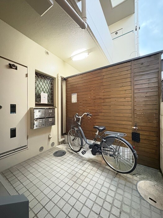 物件外観写真5　(駐輪場)