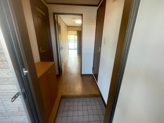 物件内観写真14　(玄関)