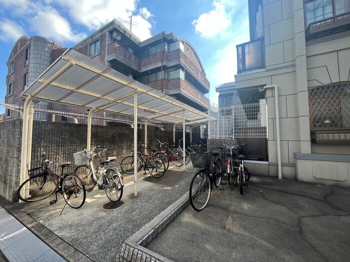 物件外観写真3　(駐輪場)