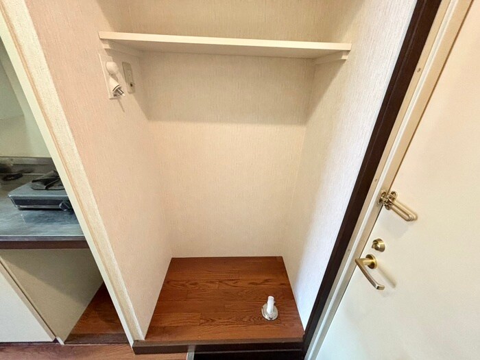 物件内観写真18　(洗濯機置場)