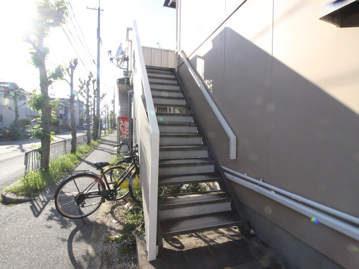 物件外観写真2　(エントランス部分)