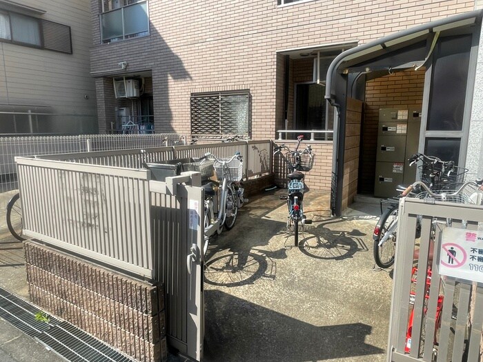 物件外観写真3　(駐輪場)
